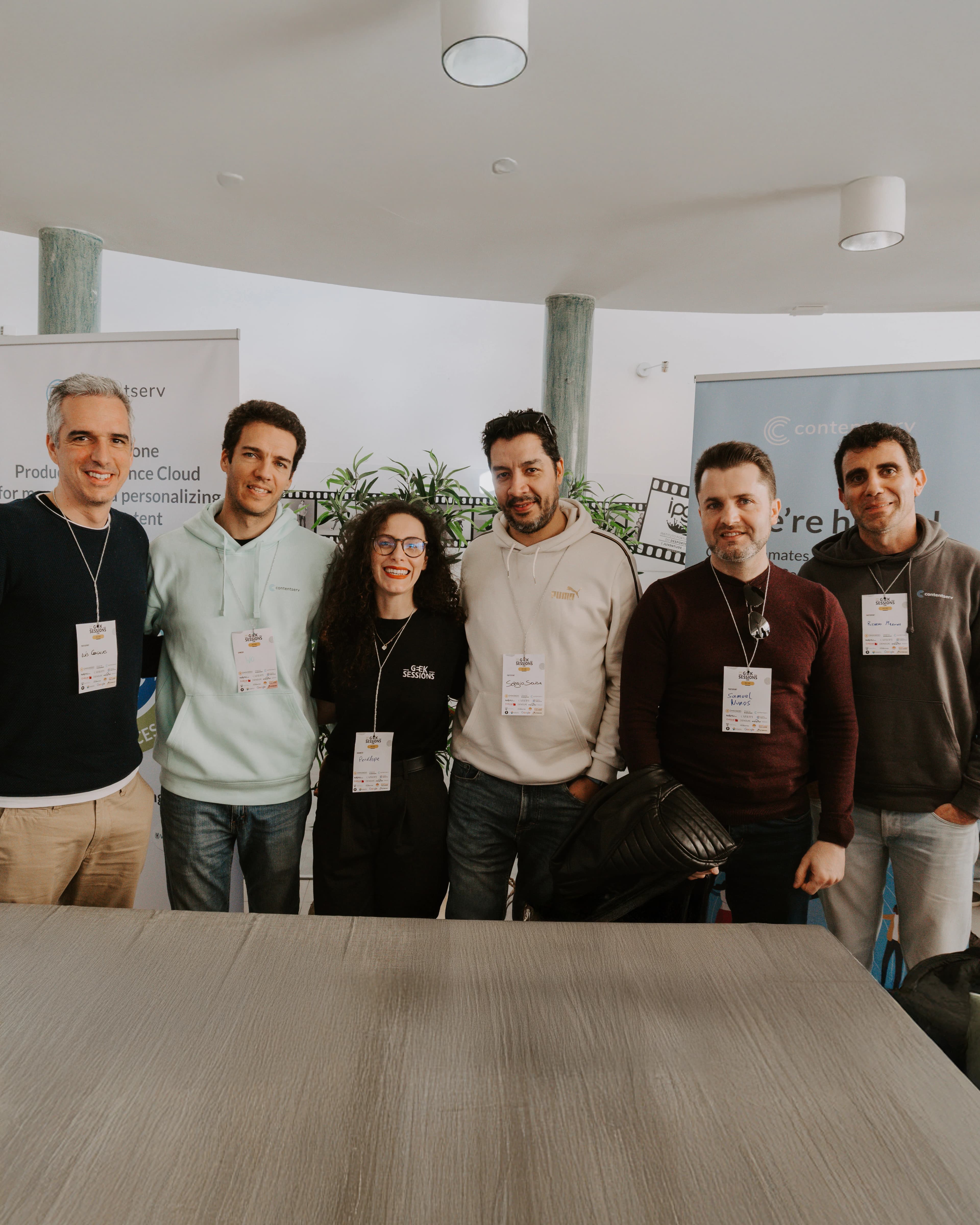 Close-up of developers collaborating at a table during GeekSessionsConf 2025